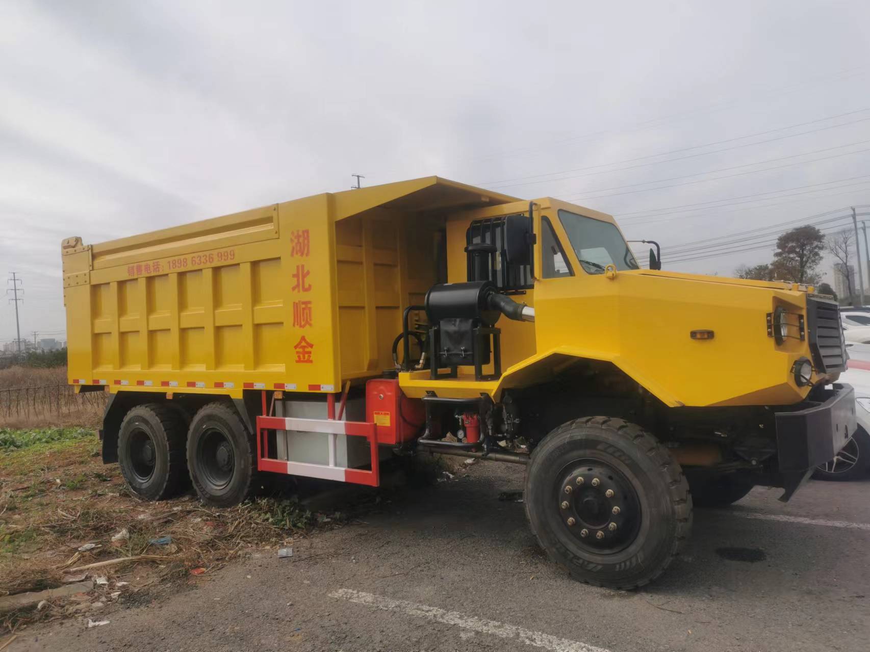 礦用25噸運(yùn)輸車2